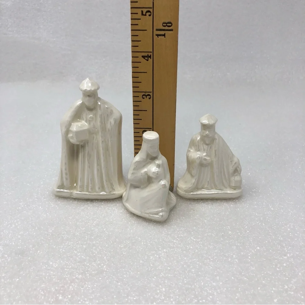 Vintage Nativity Scene Iridescent Figurines Set Of 17 Pieces
